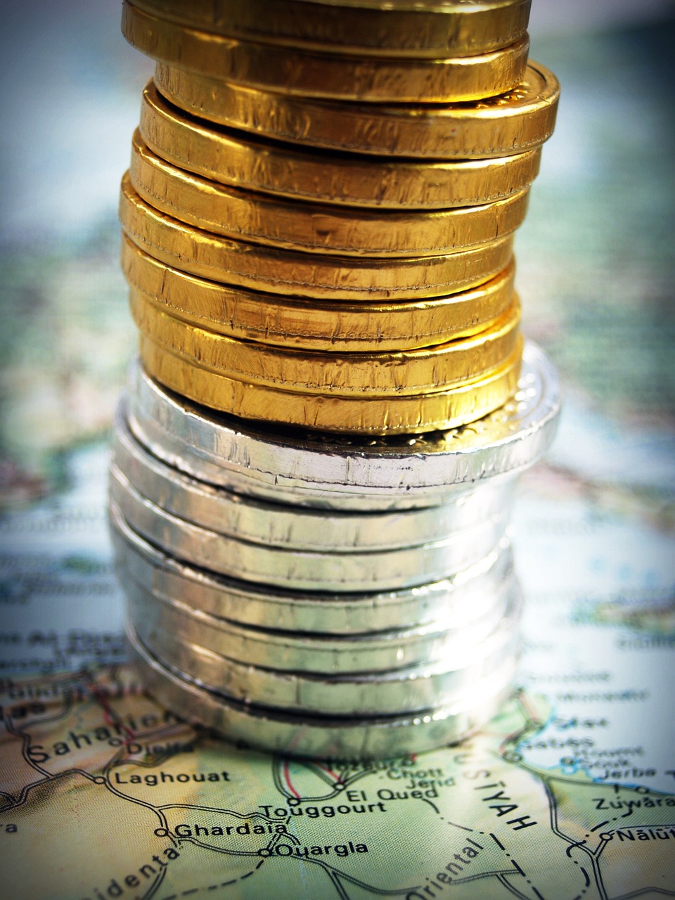 華泰證券：關(guān)注具備特種電子布全產(chǎn)品矩陣布局、產(chǎn)能擴(kuò)張快速的公司