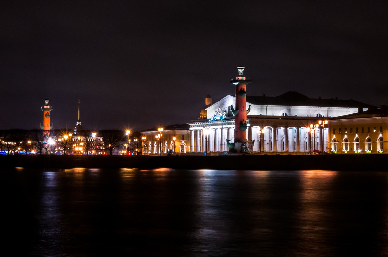 影石創新推出上市后首份股票激勵計劃：涉及695人 要求今年營收增速不低于30%